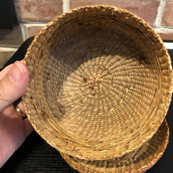 Handwoven Round Natural Seagrass Basket With Lid Artisan - Picture 4 of 7